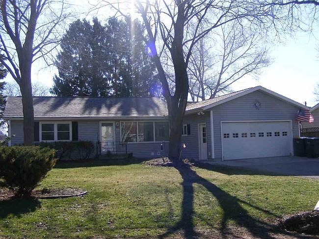 1st image of 909 Lake Shore Dr