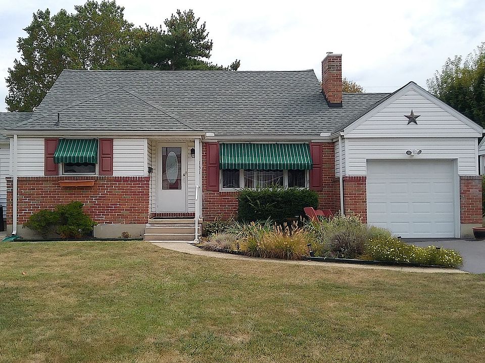 1st image of 131 S Kershaw St