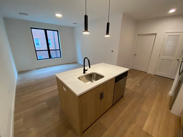 104 Howe St — Photo 104