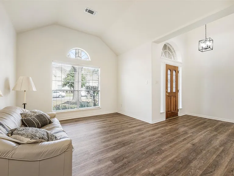 9211 Memorial Hills Dr — Photo 19