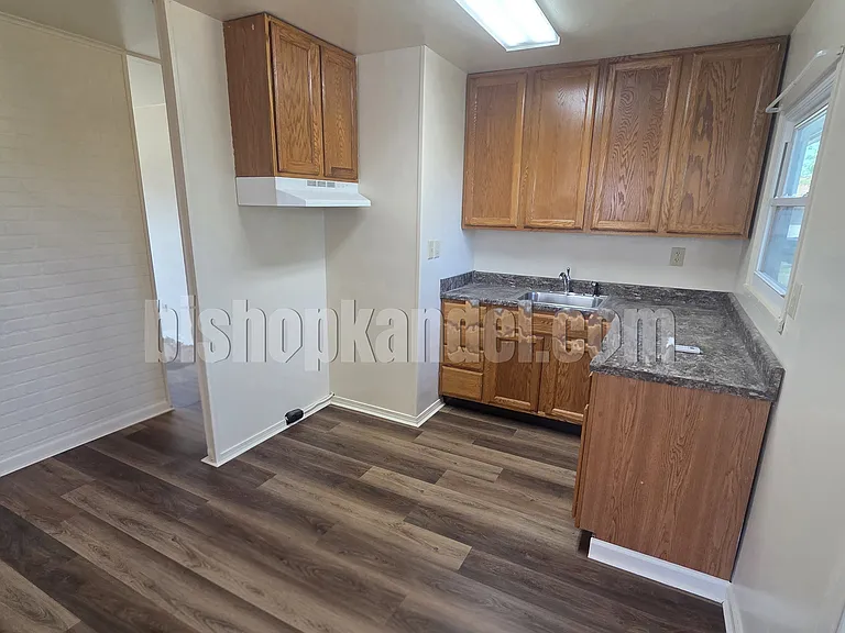 1240 Bernard Ave — Photo 5
