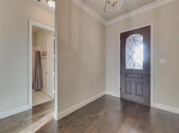 3rd image of 1113 Broadmoor Way