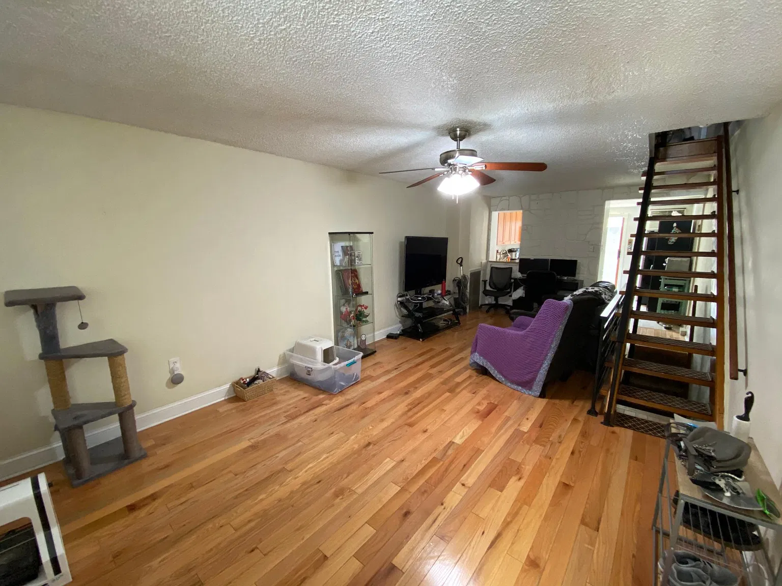 2 bed, 1200 sqft, $1,700 — Photo 2