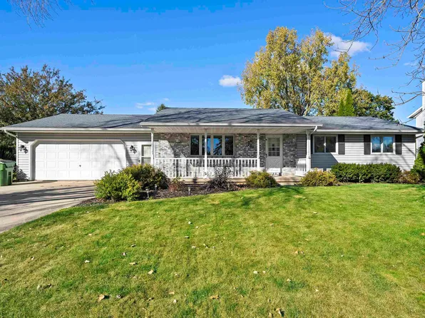 230 Bentwood Dr, Brillion, WI 54110