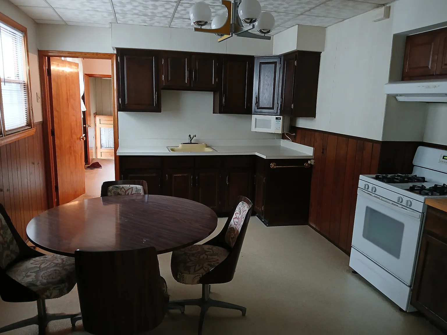 1 bed, 1100 sqft, $975 — Photo 2
