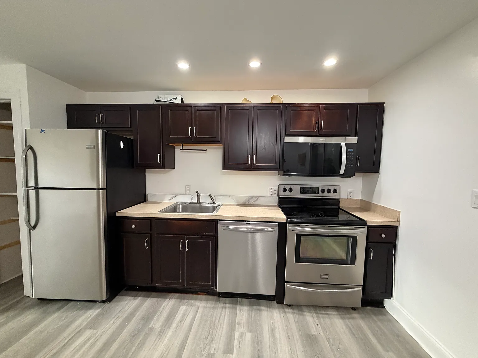 2 bed, 1.5 bath, 960 sqft, $2,100 — Photo 4