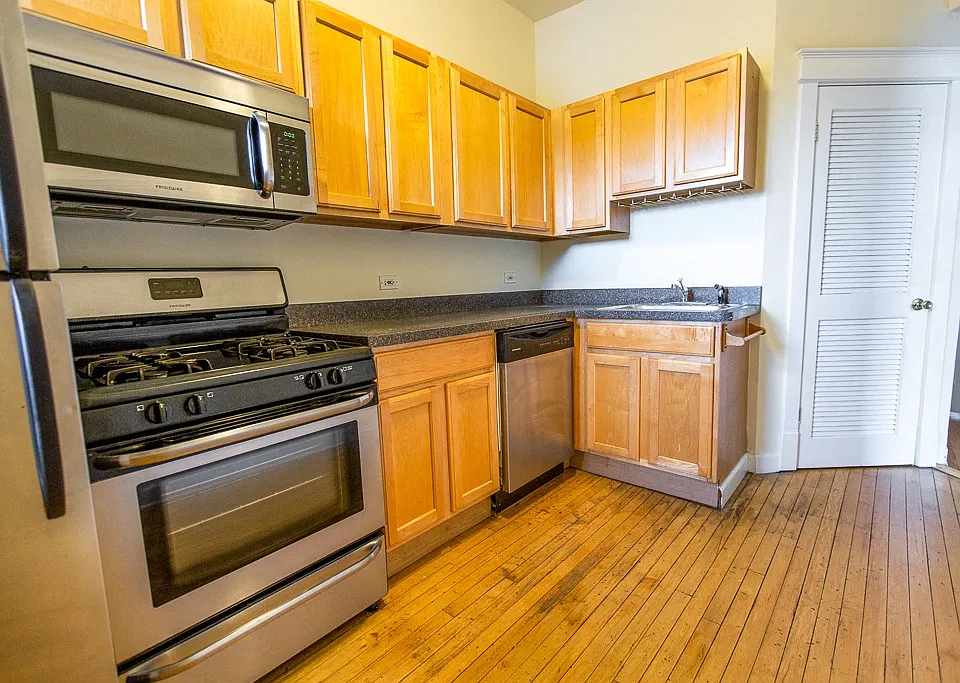 1143 W. Waveland Ave.