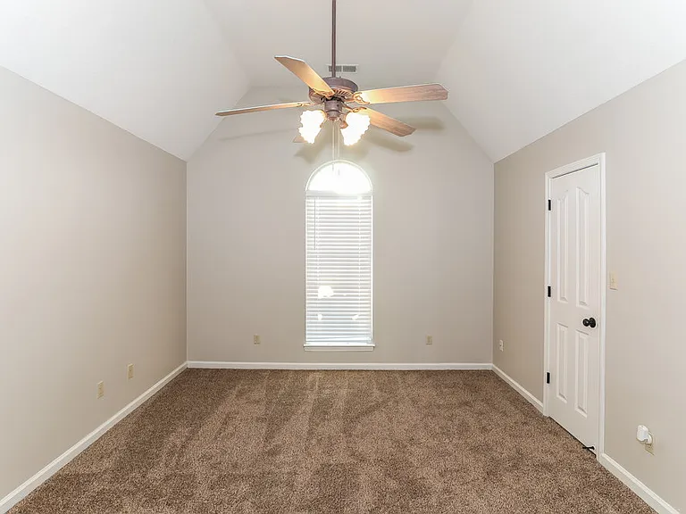 7456 Jennifer Dr — Photo 7