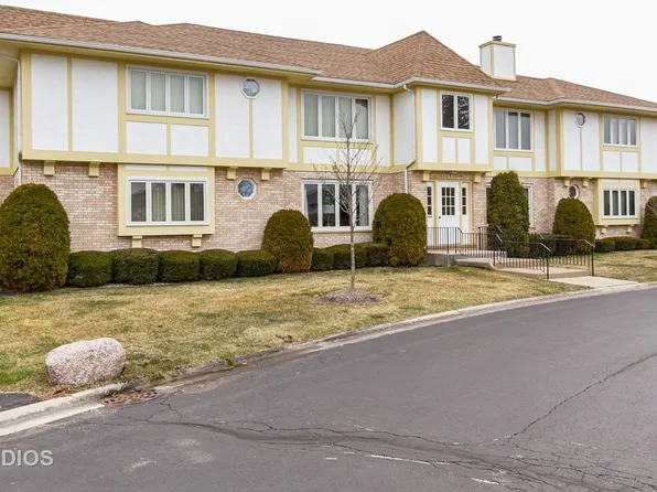4 Saint Moritz Dr, Palos Park, IL 60464