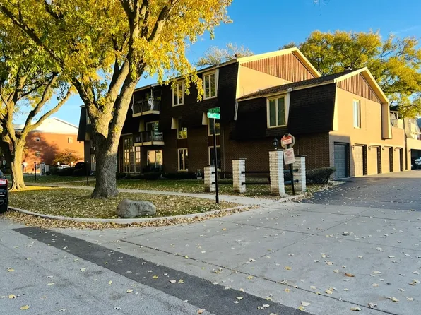 5721 W 103rd St APT 203, Oak Lawn, IL 60453