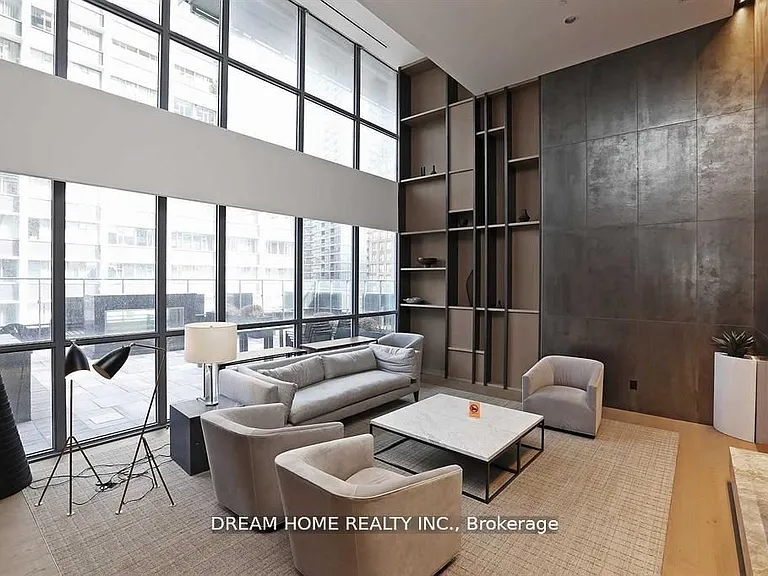 7 Grenville St #810 — Photo 6