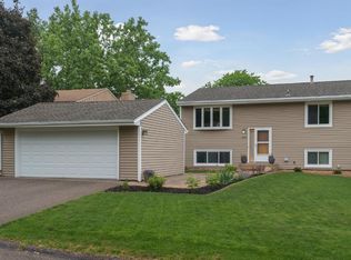 11716 Red Fox Dr, Osseo, MN 55369