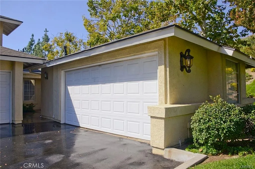 3 bed, 1040 sqft, $3,500 — Photo 3