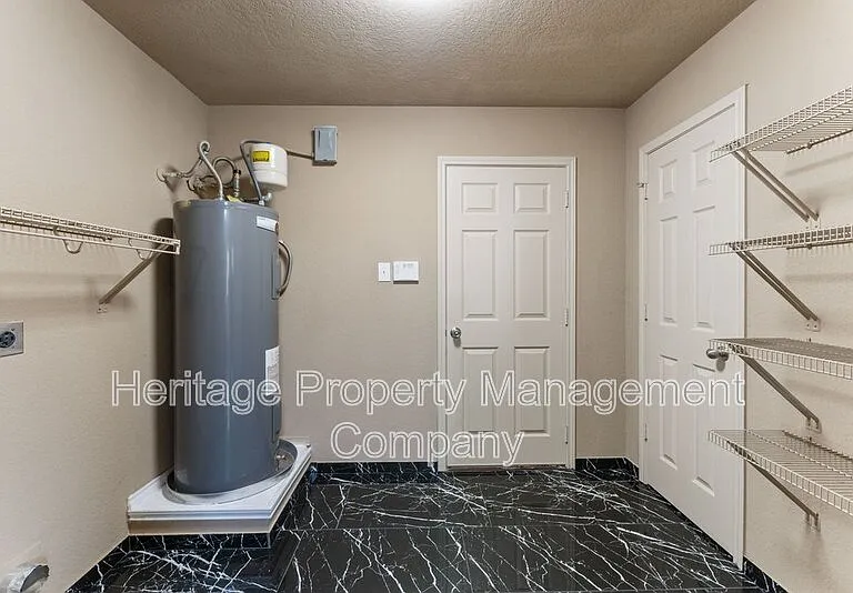 5819 Providence Oak — Photo 35