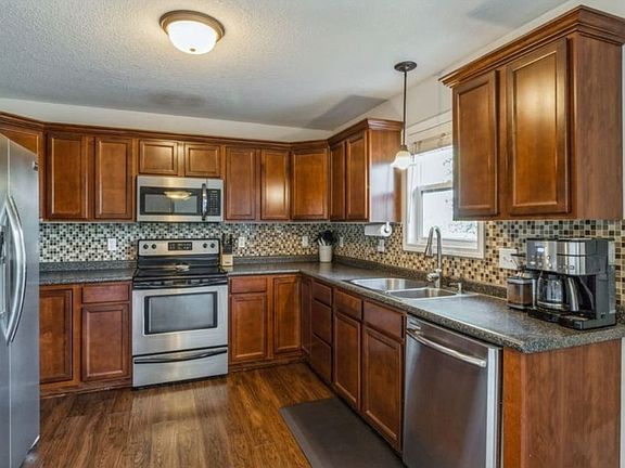3rd image of 5822 NW 106th St