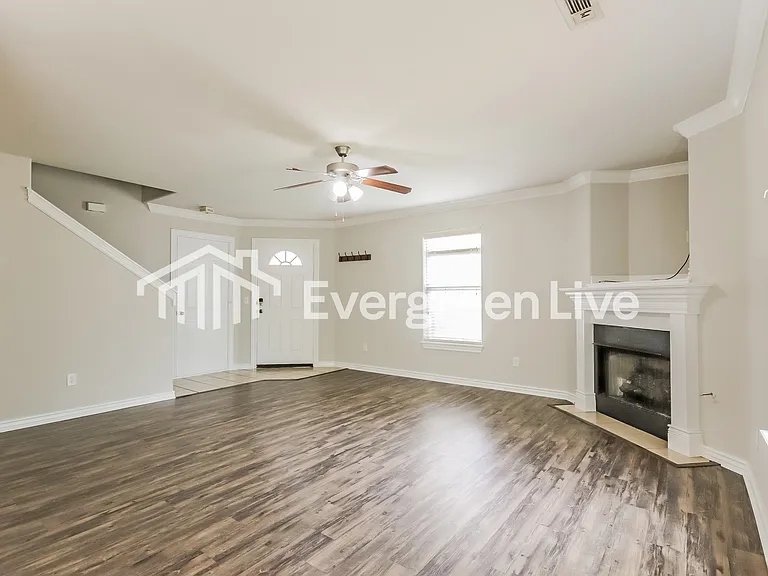 832 Oakwood Ct — Photo 5
