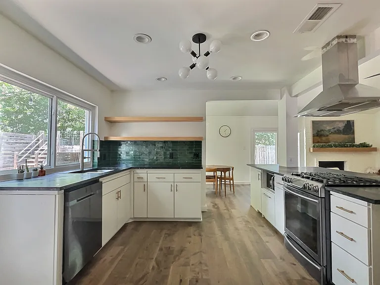 1008 Red Cliff Dr — Photo 10