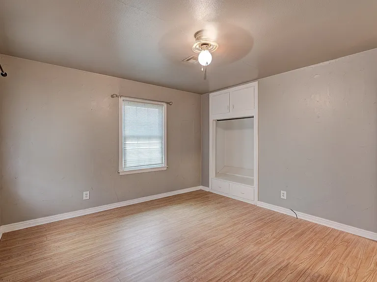 2849 Cambridge Ct — Photo 4