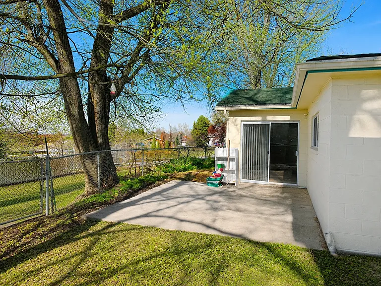 557 N 400 E — Photo 23