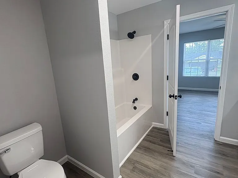 418 Hunington Cir — Photo 8