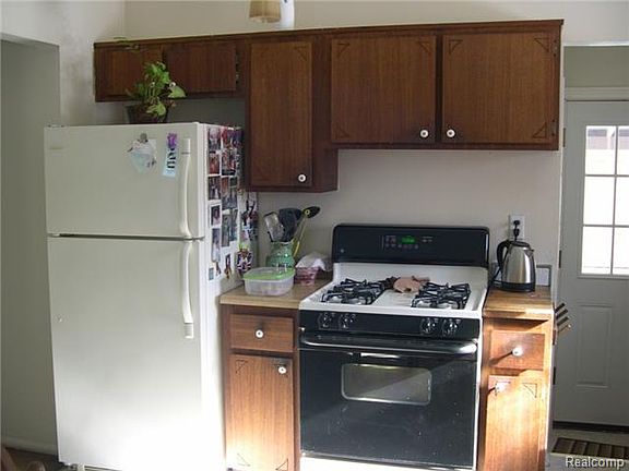 4th image of 34808 University St