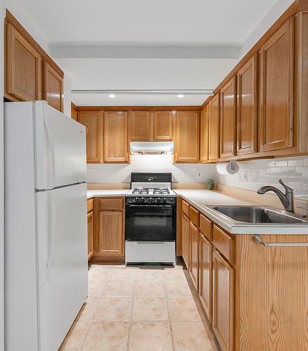 1st image of 2257 Crescent St #1