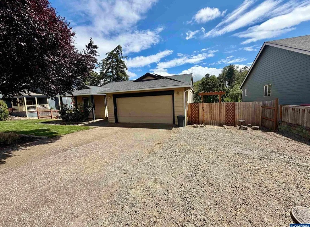 4 bed, 2631 sqft, $3,300 — Photo 3