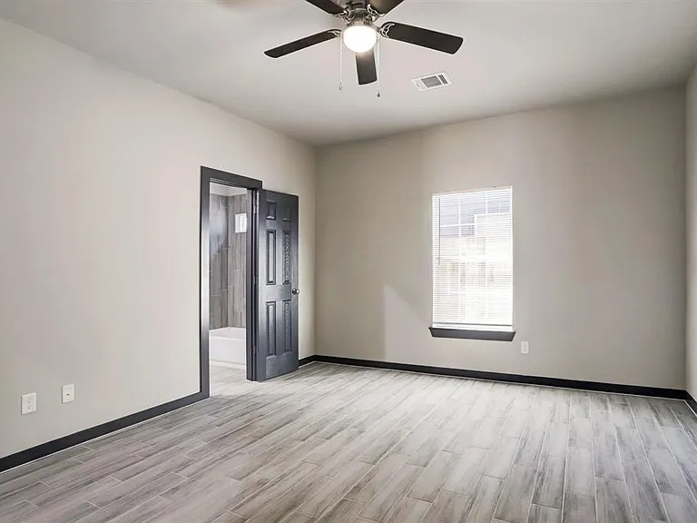 8103 Glass St — Photo 14