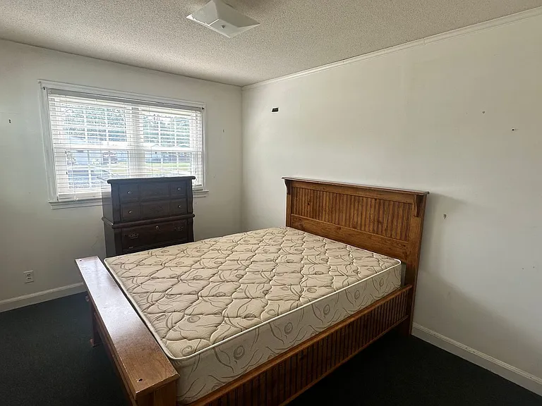 704 E Country Club Dr — Photo 19
