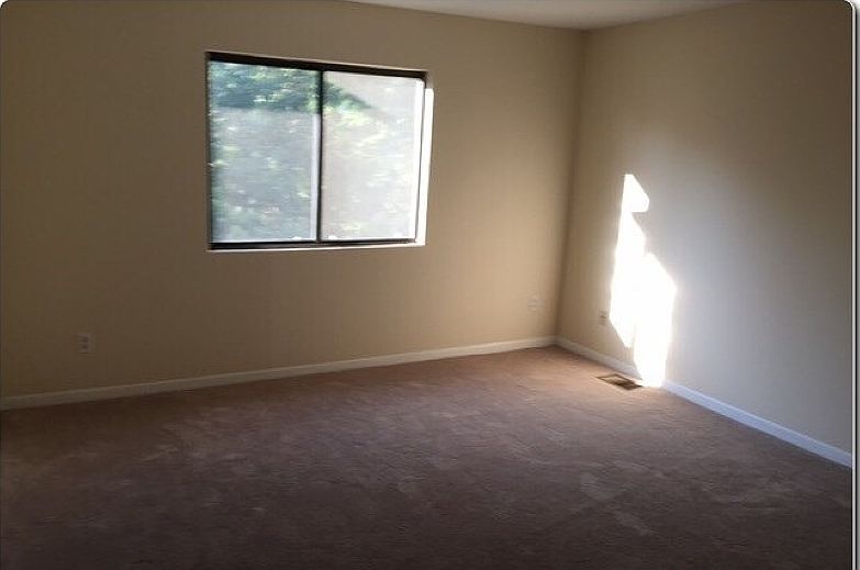 1st image of 268 Oakland Ct Unit 9