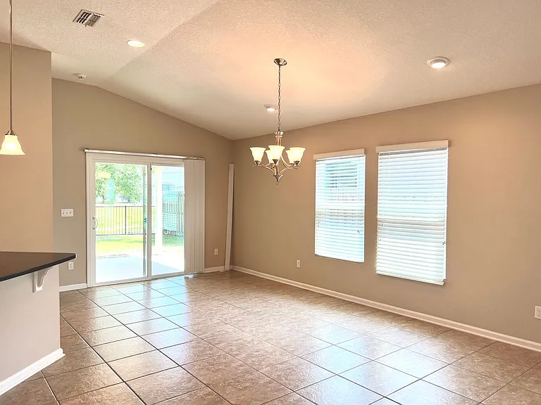 1009 Mayfair Creek Ct — Photo 2