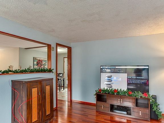 5th image of 18629 Ballinger Way NE