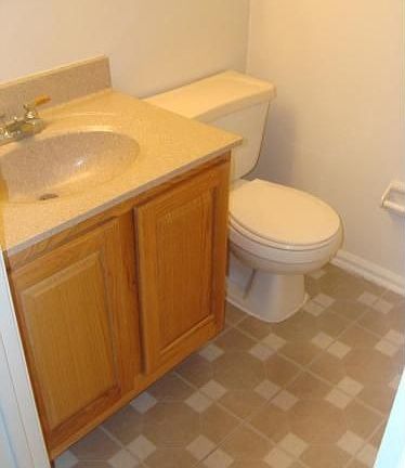 2nd image of 1556 Croft Ct APT F