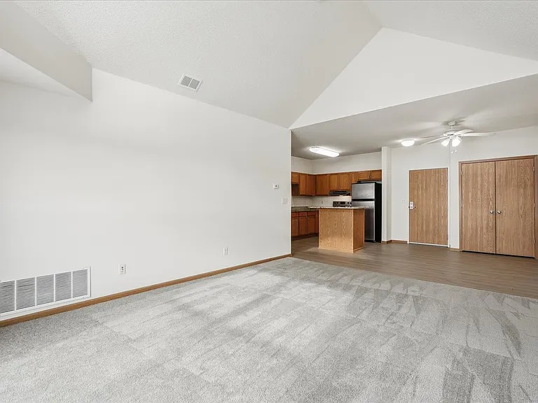 Crown Villa Apartments — Photo 11