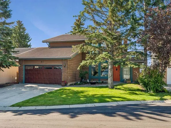 31 N Edgehill Bay NW, Calgary, AB T3A 2X2