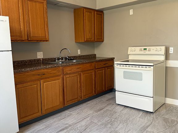 2nd image of 418 W 3rd St Unit 1