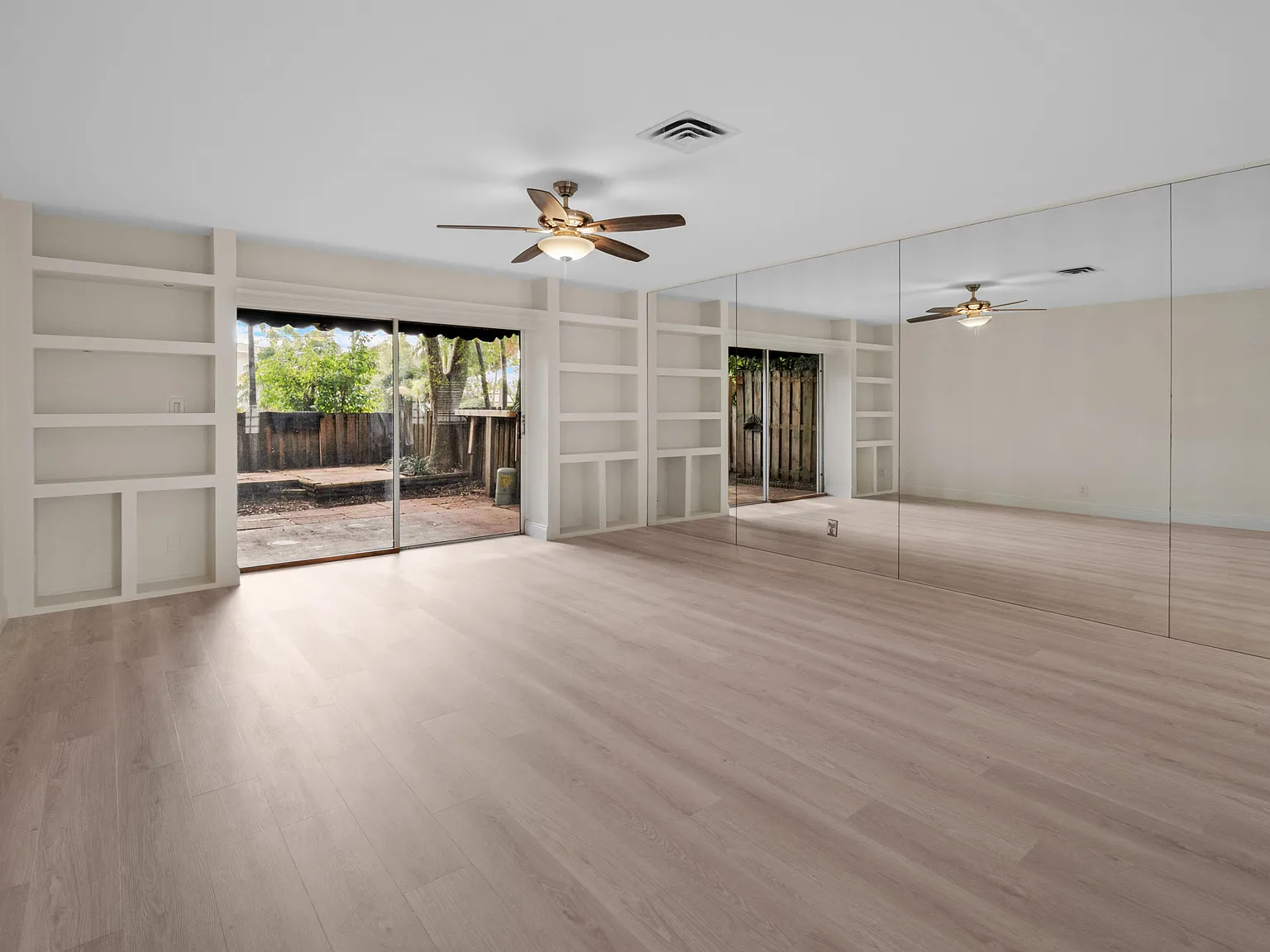 2 bed, 2.5 bath, 1055 sqft, $2,750 — Photo 2