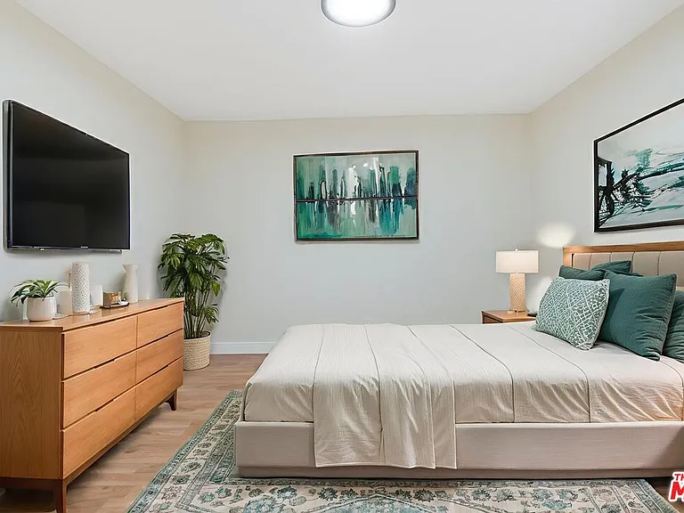 5541 Fallbrook Ave — Photo 37