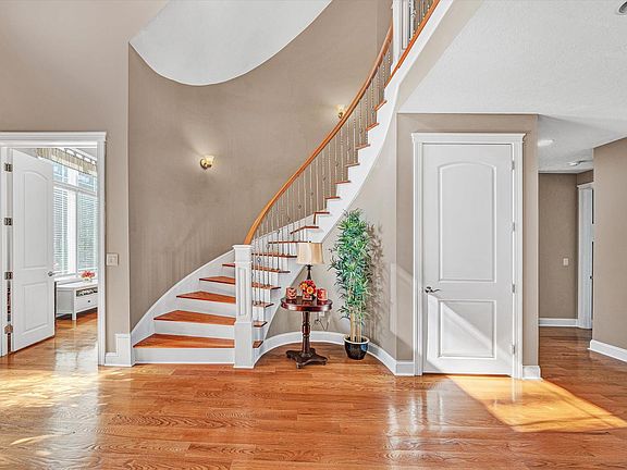 5th image of 803 Compass Cove Cir