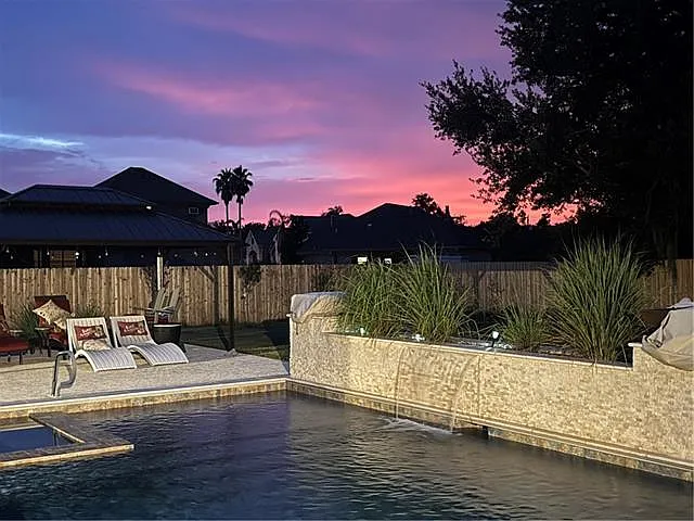 150 Riverbend Dr — Photo 32