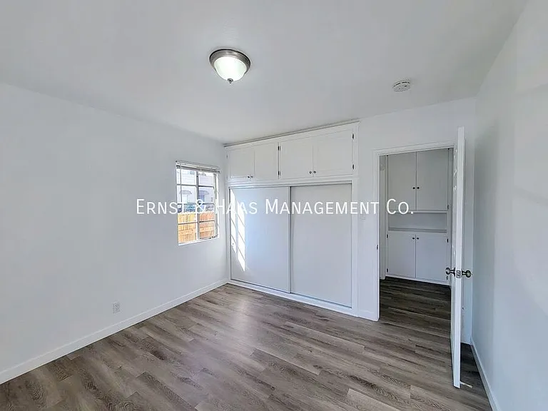 1027 E 7th St #1 — Photo 12