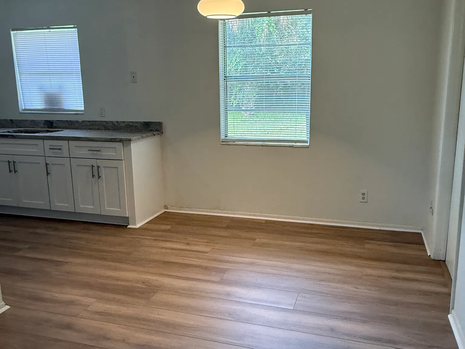 3 bed, 1.5 bath, 1100 sqft, $2,400 — Photo 4
