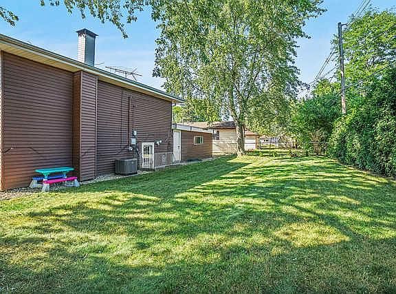 4th image of 16741 Oconto Ave