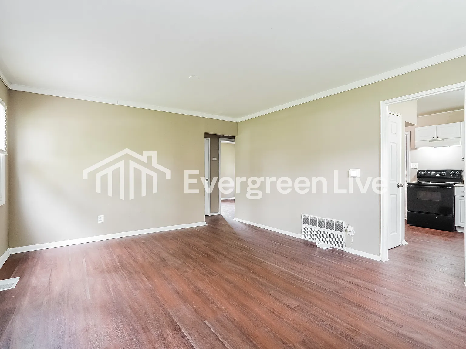 3 bed, 1.0 bath, 1054 sqft, $1,545 — Photo 4