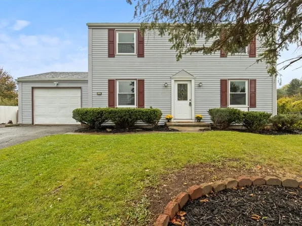 1759 Birchwood Dr, Farmington, NY 14425