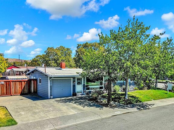 3rd image of 1002 Heartwood Avenue