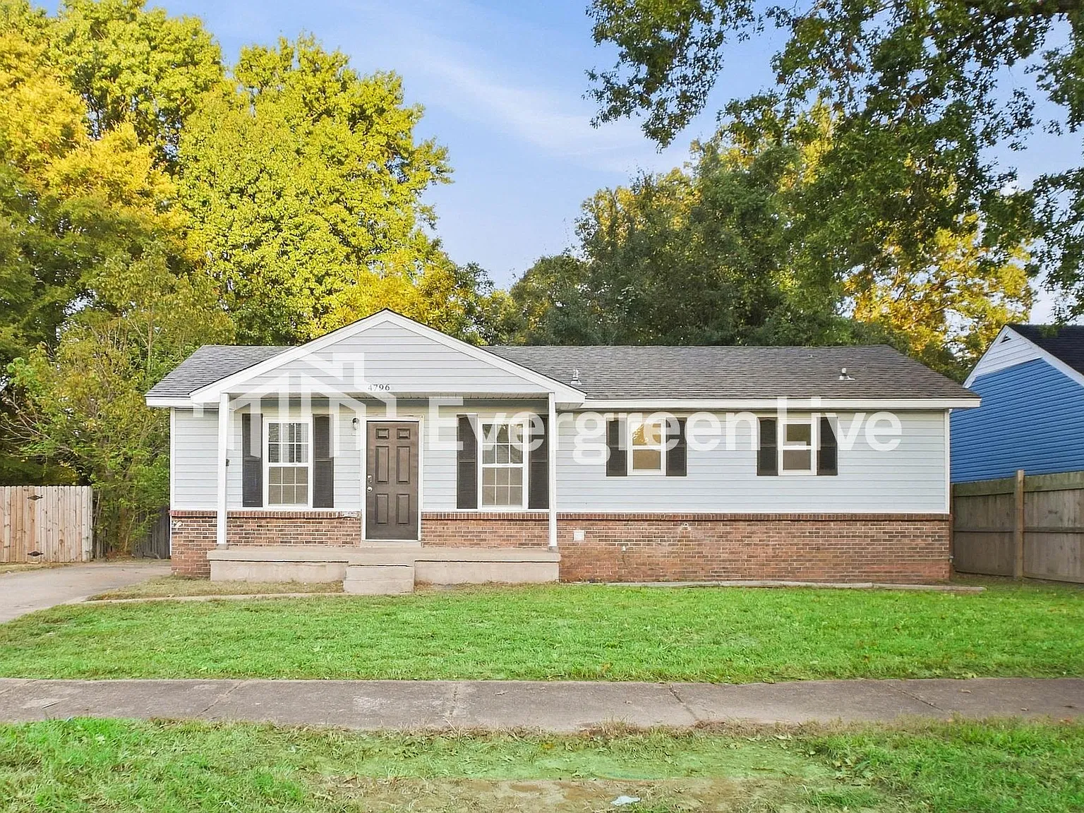 3 bed, 2.0 bath, 903 sqft, $945 — Photo 2