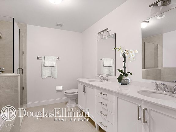 4th image of 10 Byron Pl Unit 513