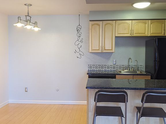 Dinning Room and Breakfast Bar