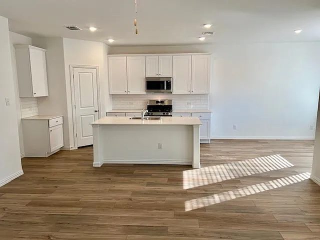 1124 Flameleaf Dr — Photo 5